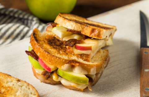 Grilled cheese with apples in it